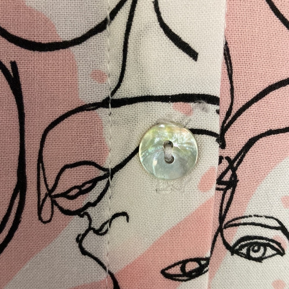 Pull&Bear Faces print White Pink Purple Short sleeve shirt Button Down size XS - Picture 8 of 11